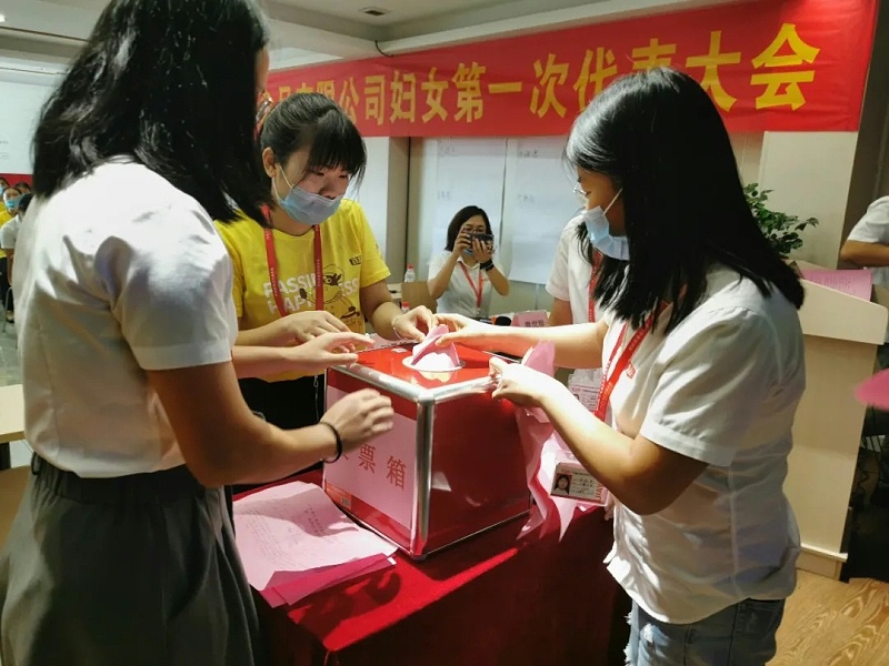 ϲѶ㶫ѸŮϻʽ (2)